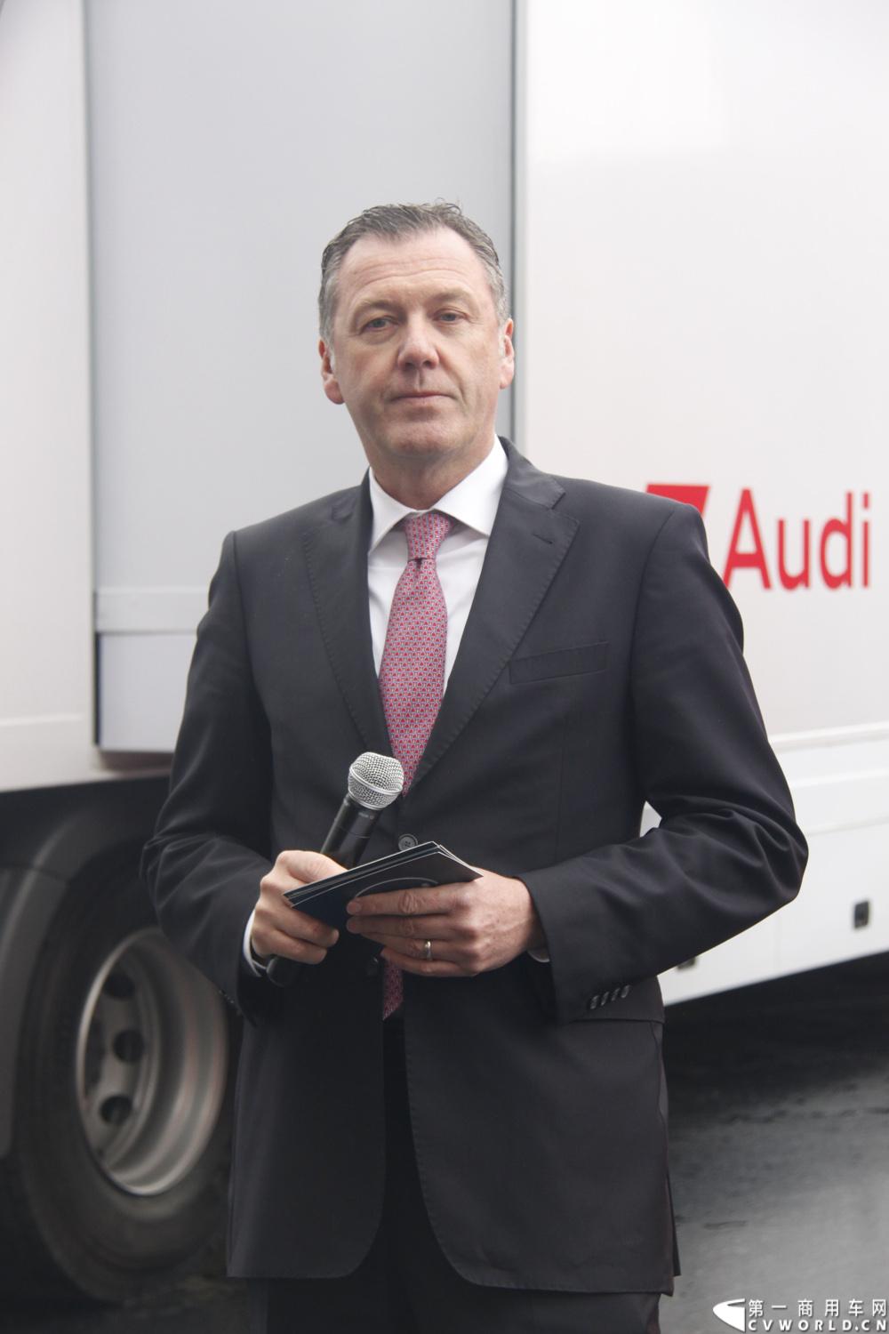 德国曼全球市场销售及服务执行董事Mr. Heinz-Jürgen L.w发表重要讲话