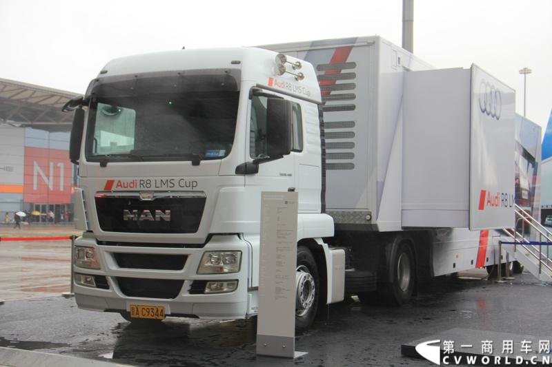TGS 18.400 4×2 BLS 牵引车