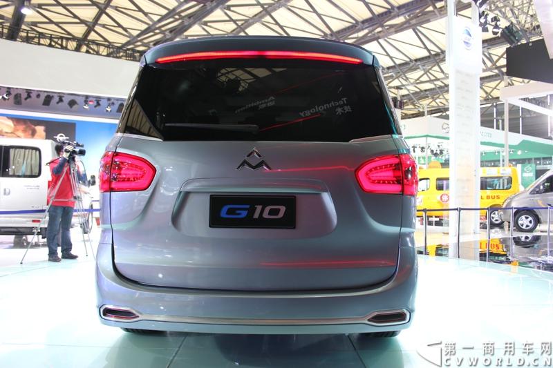 4月20日，国内首款商用MPV概念车——上汽大通G10在上海车展上揭开了神秘面纱。这款整合上汽集团全球技术力量与资源重磅打造的概念MPV，以“绿色、高效、科技”为理念。图为大通G10.