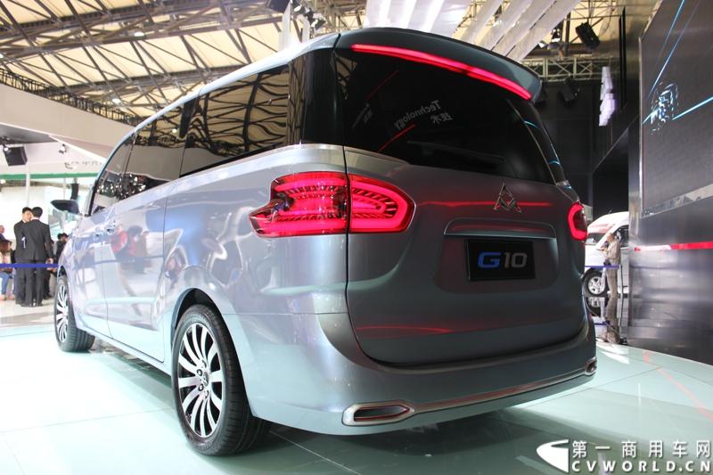 4月20日，国内首款商用MPV概念车——上汽大通G10在上海车展上揭开了神秘面纱。这款整合上汽集团全球技术力量与资源重磅打造的概念MPV，以“绿色、高效、科技”为理念。图为大通G10.