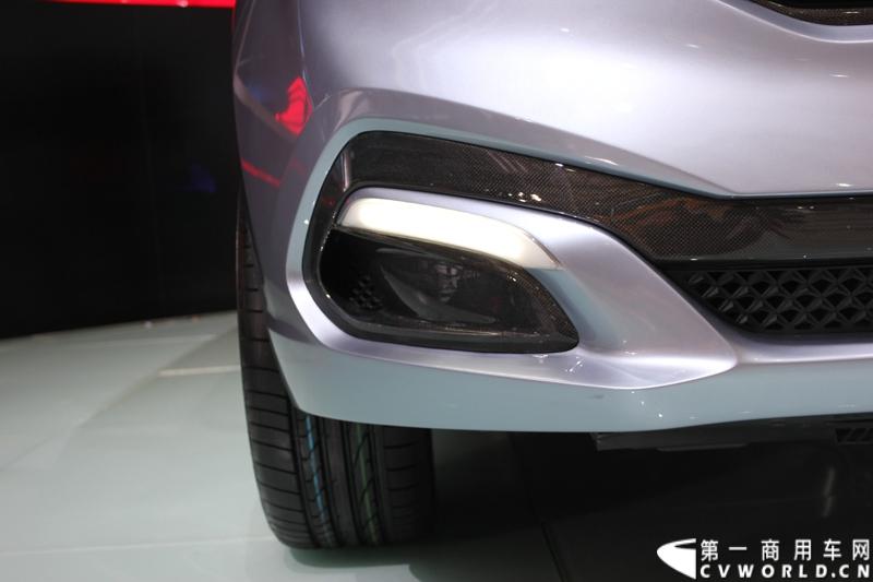 4月20日，国内首款商用MPV概念车——上汽大通G10在上海车展上揭开了神秘面纱。这款整合上汽集团全球技术力量与资源重磅打造的概念MPV，以“绿色、高效、科技”为理念。图为大通G10.