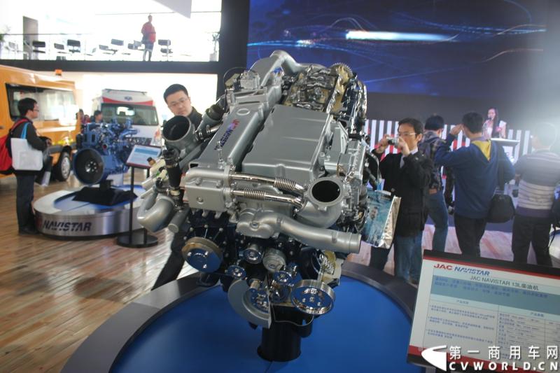 江淮纳威司达13升发动机