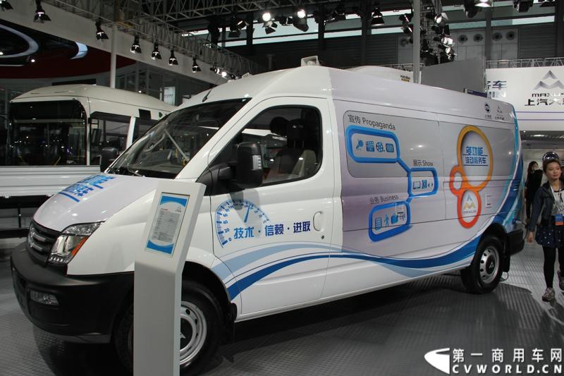 作为首家推出概念车的商用车企业，上汽商用车此次以破局者的形象出现，图为上汽MAXUS大通多功能流动服务车。