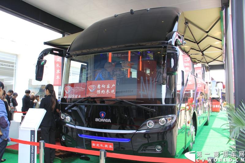 斯堪尼亚底盘改装的金龙礼宾车，售价688万 