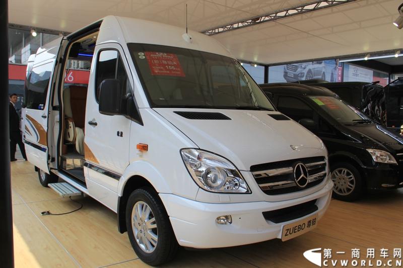 中欧汽车用奔驰凌特改装的房车