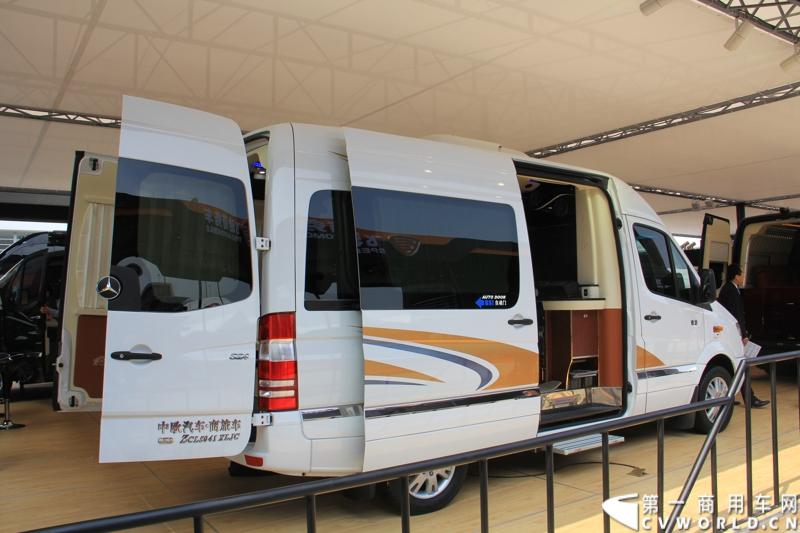 中欧汽车用奔驰凌特改装的房车