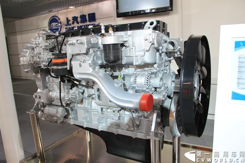 上汽菲亚特红岩动力与上柴动力随同上汽集团参加上海国际车展，图为上菲红Cursor13发动机