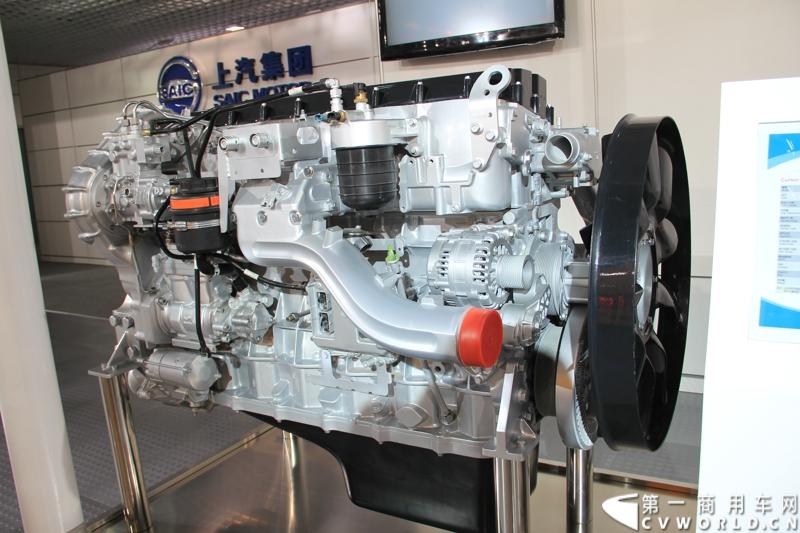 上汽菲亚特红岩动力与上柴动力随同上汽集团参加上海国际车展，图为上菲红Cursor13发动机