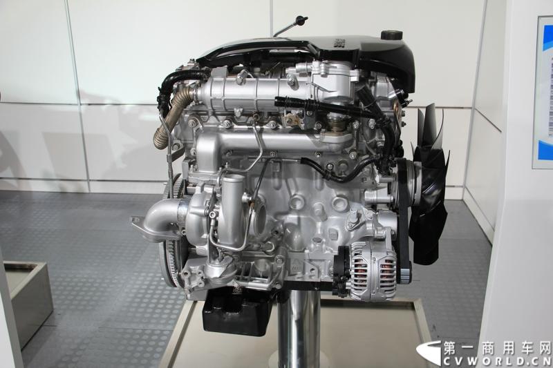 上汽菲亚特红岩动力与上柴动力随同上汽集团参加上海国际车展，图为上菲红F1C发动机