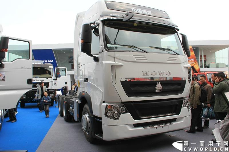 重汽HOWO ZZ3257N384MD1 Tipper 6X4牵引车 