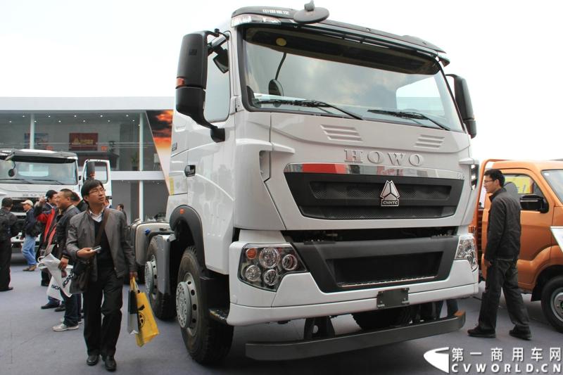 重汽T7H-W ZZ1317V326HD1 Mixer  8x4牵引车 