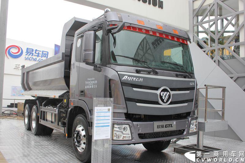 福田戴姆勒汽车此次带来了两款欧曼GTL重卡和一辆欧曼GTL为底盘的雷萨泵车。其中，最大的亮点是欧曼9系GTL高端自卸车和GTL6系高端牵引车的首次亮相。图为福田欧曼GTL BJ3259DLPKB-XB 9系自卸车