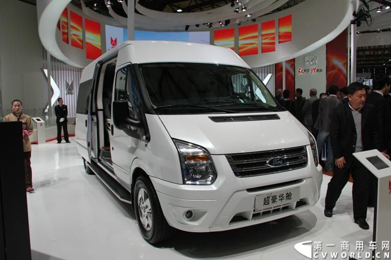 江铃福特新世代全顺改款车型。