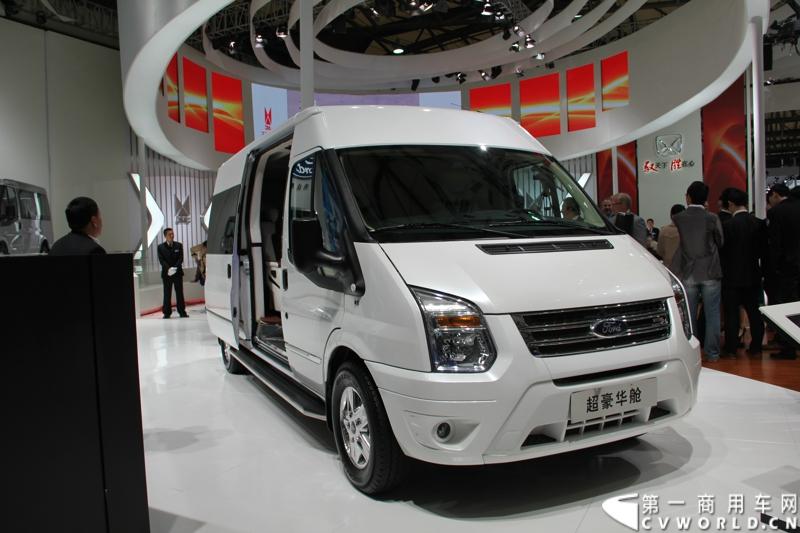 江铃福特新世代全顺改款车型。