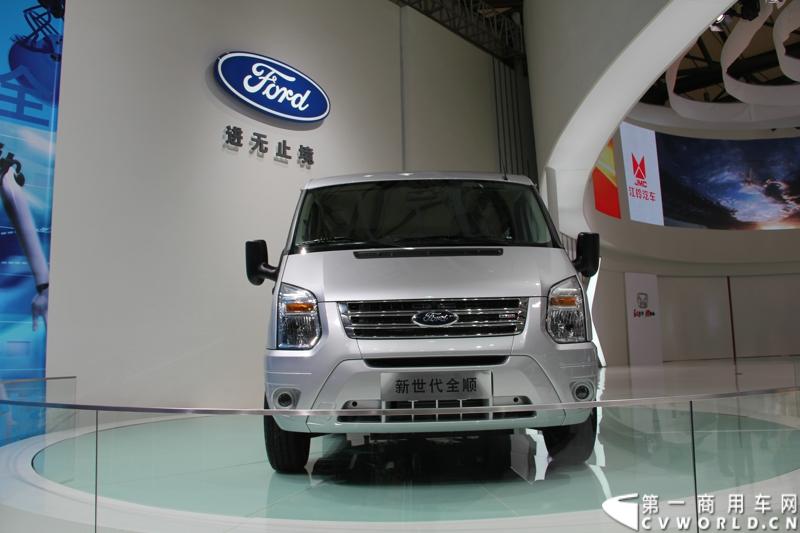 江铃福特新世代全顺改款车型。