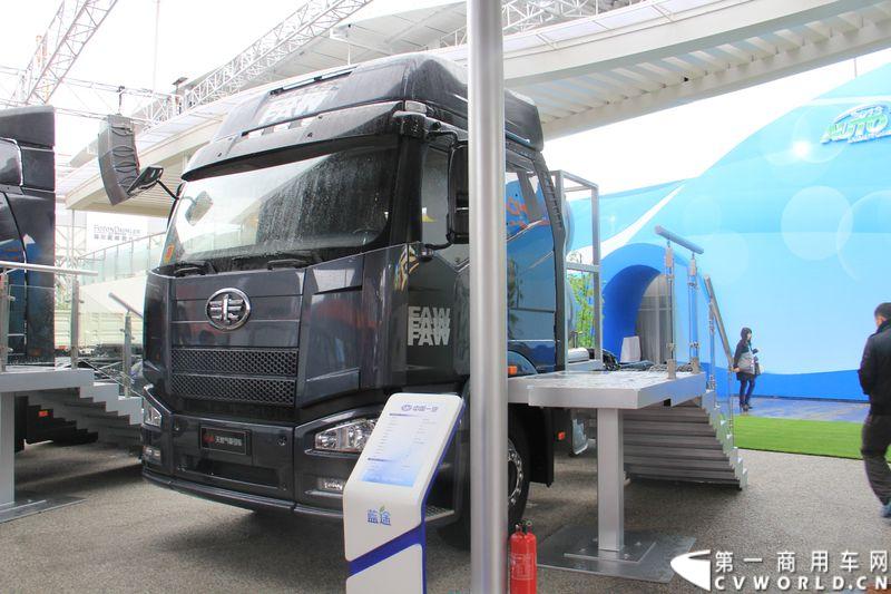 一汽解放J6P13L 天然气牵引车 