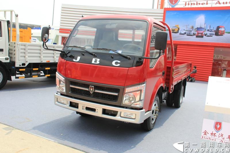 本届上海车展金杯汽车共带来五辆轻卡和一辆微卡，图为金杯SY1033DFH4栏板车。