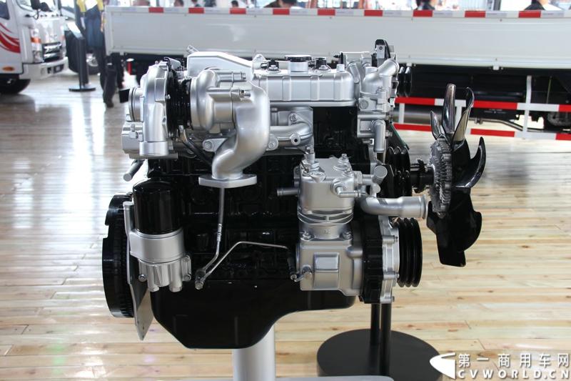 2013年上海车展展出的江淮纳威司达JAC-NAVISTAR2.8L