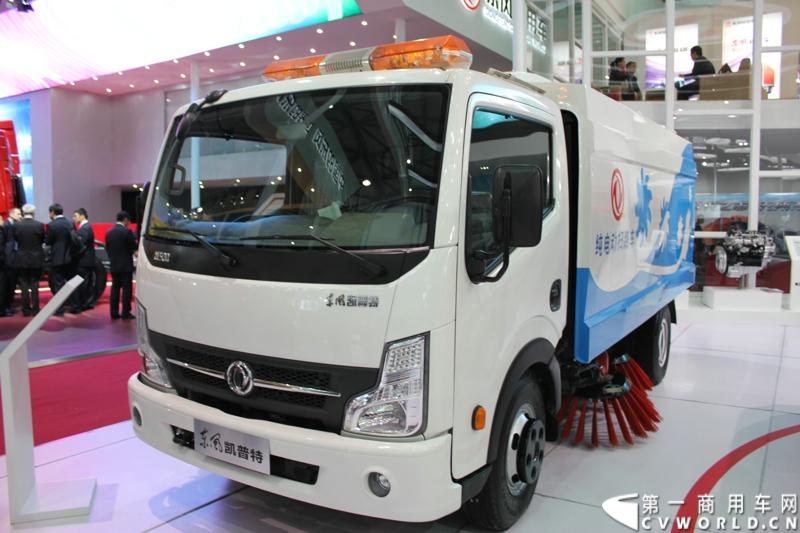 东风纯电动扫路车 