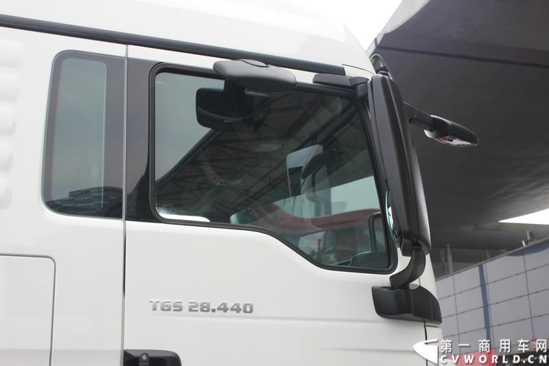 德国曼（MAN）携三款产品亮相了本届上海车展，图为MAN  TGS 40.540 6×6 BBS-WW