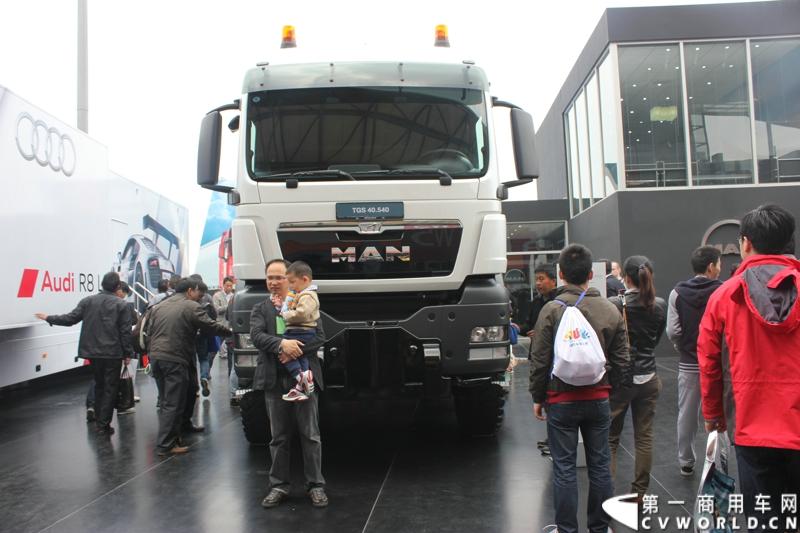 德国曼（MAN）携三款产品亮相了本届上海车展，图为MAN  TGS 40.540 6×6 BBS-WW