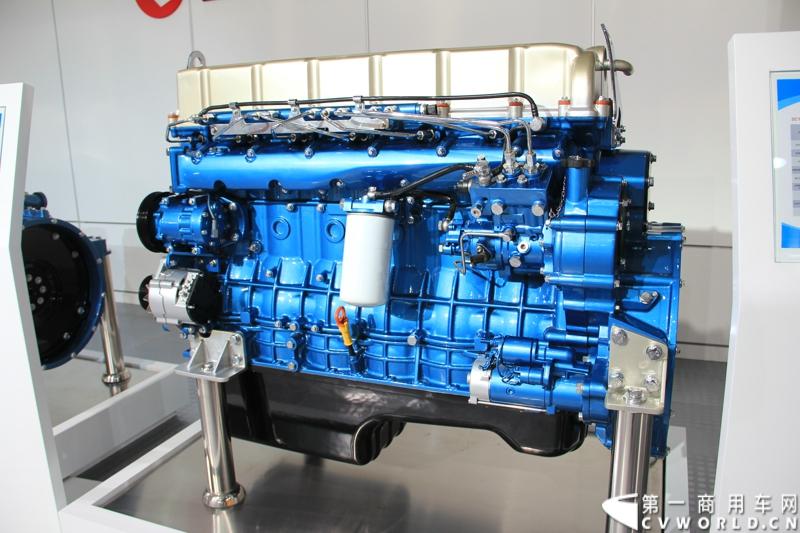上柴动力在2013年上海车展随上汽集团参展，共带来三款产品。图为上柴动力SC10E系列发动机