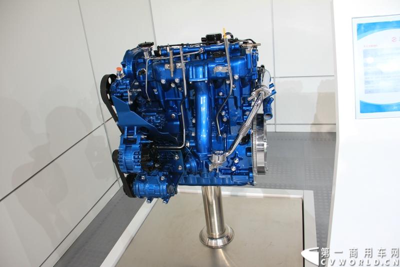 上柴动力在2013年上海车展随上汽集团参展，共带来三款产品。图为上柴动力R系列柴油机。