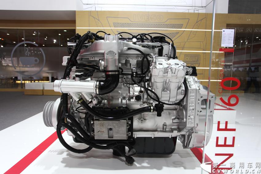 作为全球领先的商用车动力总成供应商之一，菲亚特动力科技将在2013年上海国际商用车展联合依维柯，展示最新的车用发动机。图为NEF60天然气发动机。