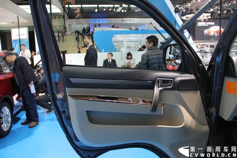 首款长安尊行商旅头等舱于4月20日上海国际车展高调进行“尊”亮相活动，作为长安首款高端豪华型商旅轻客由长安研究总院设计中心融合长安汽车五国九地研发智慧和国际资源，历时3年自主研发而成的全球战略车型。