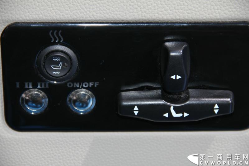 首款长安尊行商旅头等舱于4月20日上海国际车展高调进行“尊”亮相活动，作为长安首款高端豪华型商旅轻客由长安研究总院设计中心融合长安汽车五国九地研发智慧和国际资源，历时3年自主研发而成的全球战略车型。