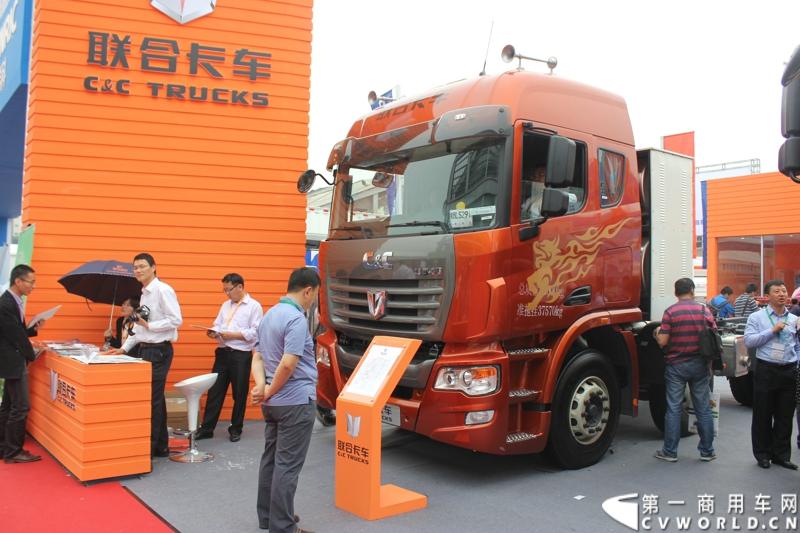 2013年第十四届中国北京国际天然气汽车、加气站设备展览会5月8日到10日在北京农业展览馆举行。作为国内重卡的新生力量，在2012年LNG重卡市场有着不凡表现的联合卡车，也携其4月刚刚下线的K金版系列亮相此次盛会。这也是联合卡车K金版重卡首次亮相北京。图为联合卡车6×2 LNG牵引车。