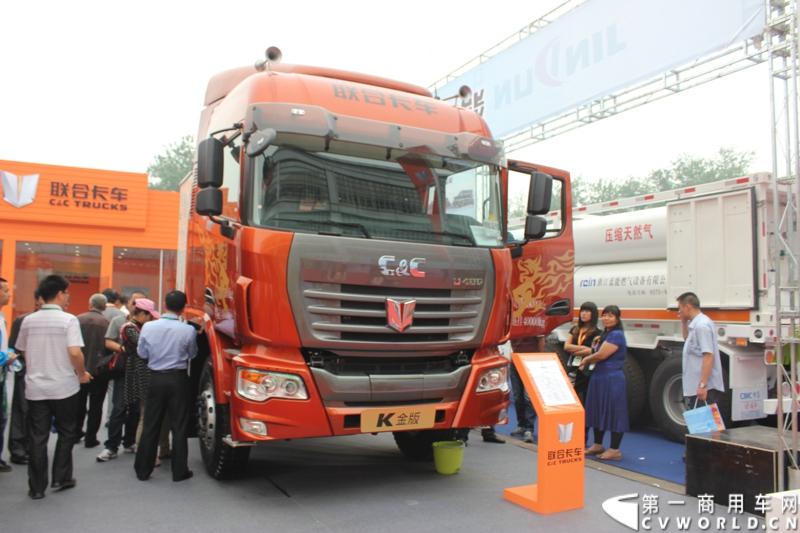 2013年第十四届中国北京国际天然气汽车、加气站设备展览会5月8日到10日在北京农业展览馆举行。作为国内重卡的新生力量，在2012年LNG重卡市场有着不凡表现的联合卡车，也携其4月刚刚下线的K金版系列亮相此次盛会。这也是联合卡车K金版重卡首次亮相北京。图为联合卡车K金版LNG重卡。