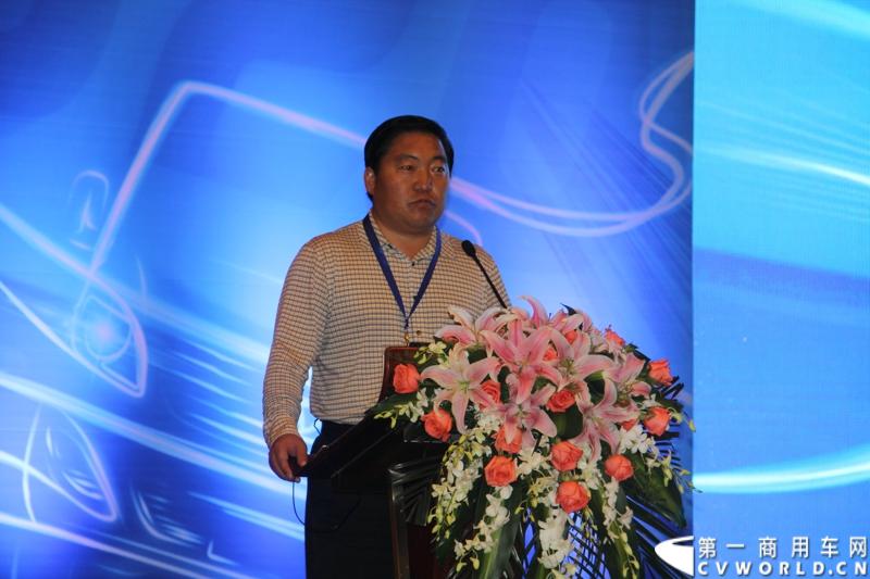 5月20日，“星锐520.承诺传递信心”——星锐520服务快车交车仪式暨全新防弹运钞车发布会在合肥隆重举行。活动现场，江淮星锐与广州宝龙防弹车公司合作开发的全新防弹运钞车正式发布，图为江淮星锐防弹运钞车首批用户代表发言.