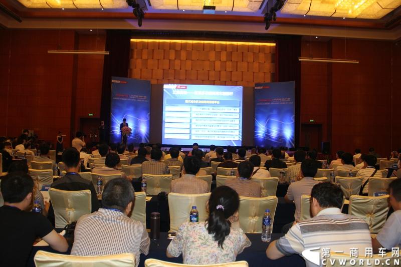 5月20日，“星锐520.承诺传递信心”——星锐520服务快车交车仪式暨全新防弹运钞车发布会在合肥隆重举行。活动现场，江淮星锐与广州宝龙防弹车公司合作开发的全新防弹运钞车正式发布，图为活动现场。