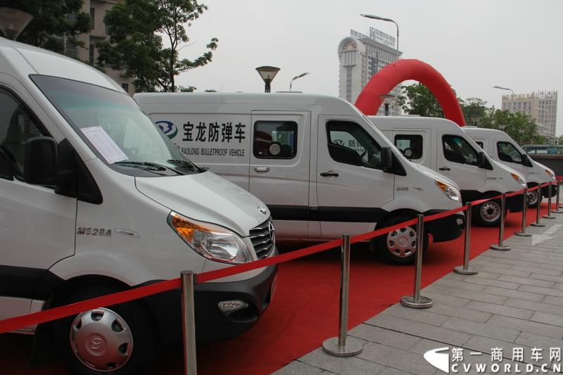 5月20日上午10点，“星锐520.承诺传递信心”——星锐520服务快车交车仪式暨全新防弹运钞车发布会将在合肥正式拉开帷幕。活动现场，江淮星锐与广州宝龙合作开发的全新运钞车将正式发布，与此同时，首批“星锐520”服务快车也将在现场正式发车。图为现场展出的江淮星锐与广州宝龙合作开发的防弹运钞车