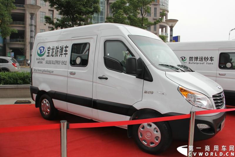 5月20日上午10点，“星锐520.承诺传递信心”——星锐520服务快车交车仪式暨全新防弹运钞车发布会将在合肥正式拉开帷幕。活动现场，江淮星锐与广州宝龙合作开发的全新运钞车将正式发布，与此同时，首批“星锐520”服务快车也将在现场正式发车。图为现场展出的江淮星锐与广州宝龙合作开发的防弹运钞车