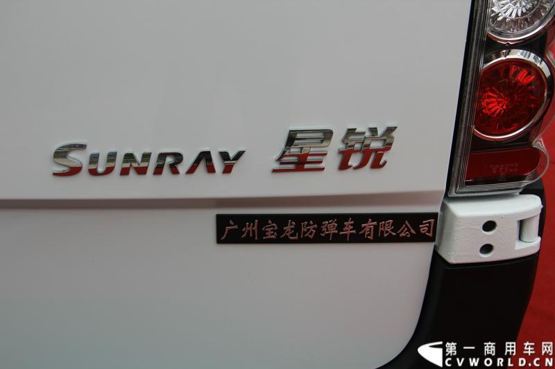 5月20日上午10点，“星锐520.承诺传递信心”——星锐520服务快车交车仪式暨全新防弹运钞车发布会将在合肥正式拉开帷幕。活动现场，江淮星锐与广州宝龙合作开发的全新运钞车将正式发布，与此同时，首批“星锐520”服务快车也将在现场正式发车。图为现场展出的江淮星锐与广州宝龙合作开发的防弹运钞车