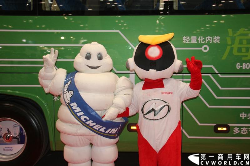 5月22日，2013年北京国际道路运输展会首日，海格G-BOS智慧运营系统Ⅱ代在北京国家会议中心正式上市。图为上市现场