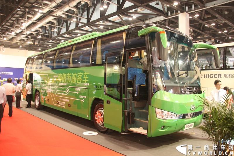 5月22日，2013年北京国际道路运输展会首日，海格G-BOS智慧运营系统Ⅱ代在北京国家会议中心正式上市。图为车展现场的海格展车。