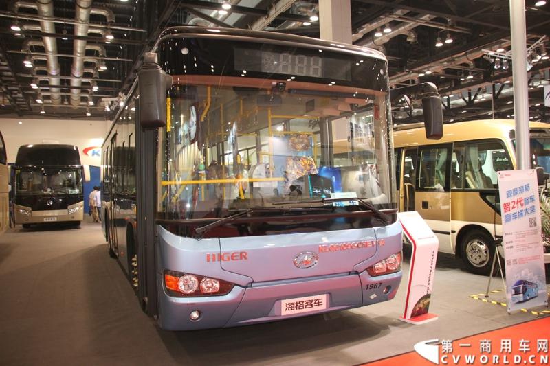 5月22日，2013年北京国际道路运输展会首日，海格G-BOS智慧运营系统Ⅱ代在北京国家会议中心正式上市。图为车展现场的海格展车。