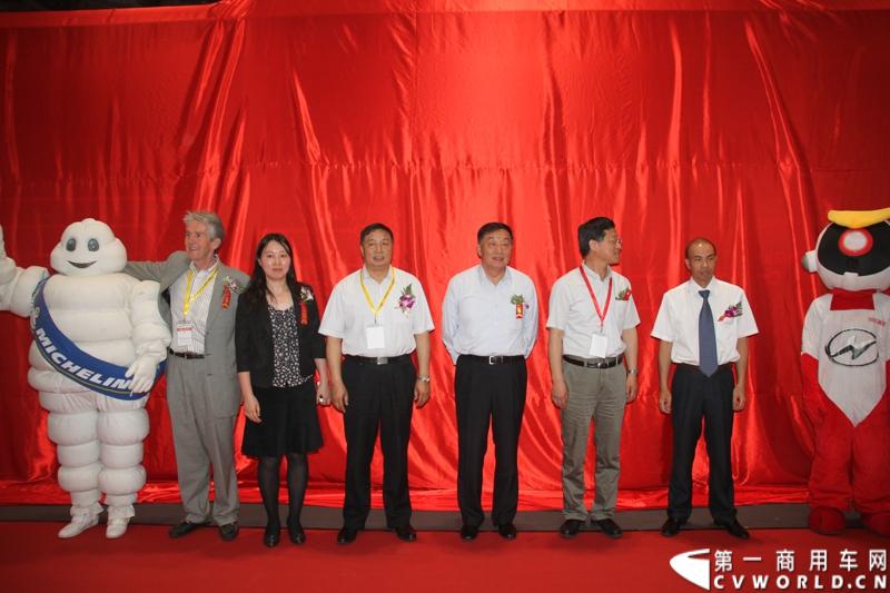 5月22日，2013年北京国际道路运输展会首日，海格G-BOS智慧运营系统Ⅱ代在北京国家会议中心正式上市。图为上市现场