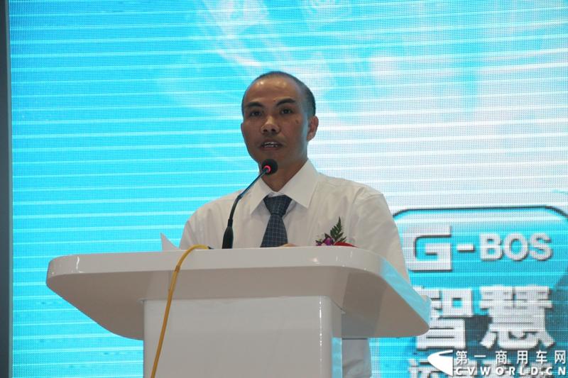 5月22日，2013年北京国际道路运输展会首日，海格G-BOS智慧运营系统Ⅱ代在北京国家会议中心正式上市。图为海格客车客户服务总监谢江宏致辞.