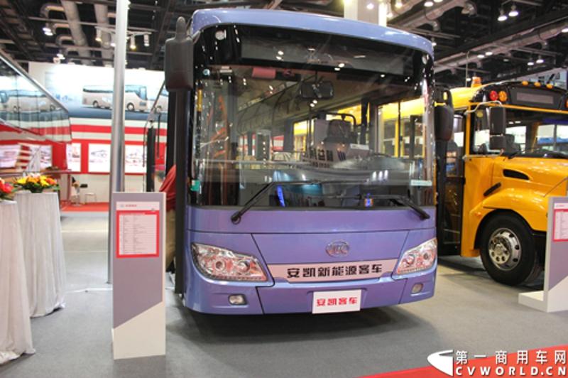 2013年5月22日-24日，2013北京国际道路运输、城市公交车辆及零部件展览会，在北京国家会议中心举行。安凯客车在本次展会上重点推出了三款极具代表意义和竞争力的新品，并在展会现场隆重发布了安凯新款豪华燃气公路客车HFF6121K40C2。图为安凯增程式混合动力客车.