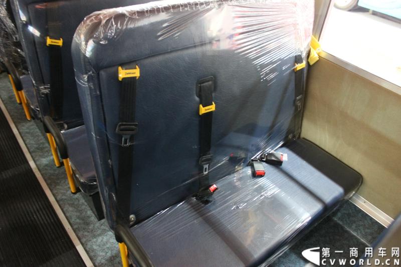 2013年5月22日-24日，2013北京国际道路运输、城市公交车辆及零部件展览会，在北京国家会议中心举行。安凯客车在本次展会上重点推出了三款极具代表意义和竞争力的新品，并在展会现场隆重发布了安凯新款豪华燃气公路客车HFF6121K40C2。图为安凯校车座椅。