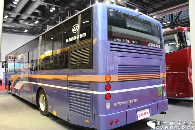 2013年5月22日-24日，2013北京国际道路运输、城市公交车辆及零部件展览会，在北京国家会议中心举行。安凯客车在本次展会上重点推出了三款极具代表意义和竞争力的新品，并在展会现场隆重发布了安凯新款豪华燃气公路客车HFF6121K40C2。图为安凯增程式混合动力客车.