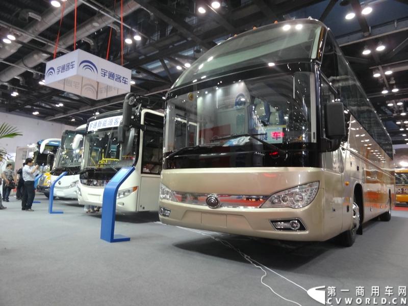 5月22日，以“安全、节能、环保”为主题的第三届“北京国际道路运输、城市公交车辆及零部件展览会”，在北京国家会议中心开幕。宇通客车携5款精品车型重磅出击本次车展，并带来了最新的ZK6118H型10米一层半客车。图为ZK6122HQ以柴油为动力豪华客车。