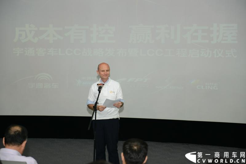 6月4日，宇通客车LCC战略发布暨LCC工程启动仪式在北京汽车博物馆盛大举行，会上，宇通客车正式发布了LCC战略并启动LCC工程。按照宇通的发布内容，宇通客车将以北京为首发站，在全国举办LCC工程的巡回推介会.图为米其林中国投资有限公司副总裁夏茂廷。