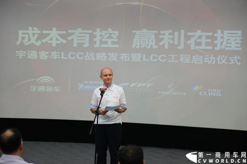 6月4日，宇通客车LCC战略发布暨LCC工程启动仪式在北京汽车博物馆盛大举行，会上，宇通客车正式发布了LCC战略并启动LCC工程。按照宇通的发布内容，宇通客车将以北京为首发站，在全国举办LCC工程的巡回推介会.图为米其林中国投资有限公司副总裁夏茂廷 。