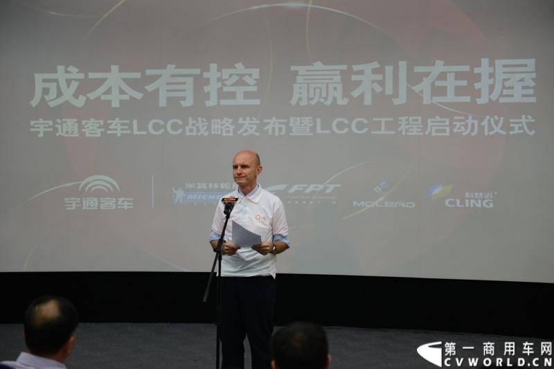 6月4日，宇通客车LCC战略发布暨LCC工程启动仪式在北京汽车博物馆盛大举行，会上，宇通客车正式发布了LCC战略并启动LCC工程。按照宇通的发布内容，宇通客车将以北京为首发站，在全国举办LCC工程的巡回推介会.图为米其林中国投资有限公司副总裁夏茂廷 。