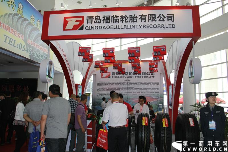 5月15-17日，第四届中国（广饶）国际橡胶轮胎暨汽车配件展览会在广饶国际会展中心成功举办。展览会立足“国内一流、世界知名”的办展目标，精心组织各种轮胎及生产原辅材料、机械设备、轮胎制造技术、车轮制品、轮胎翻新设备及原料、汽车配件等展示交流活动，图为青岛福临轮胎展位。